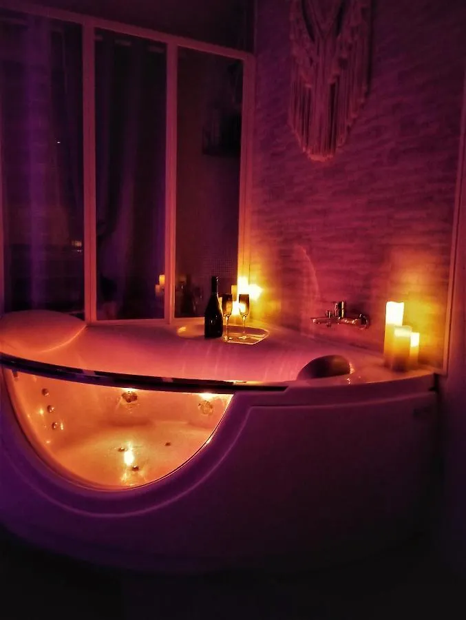 Appartement Nuit Romantique avec Jacuzzi à 15 min de Toulouse Blagnac